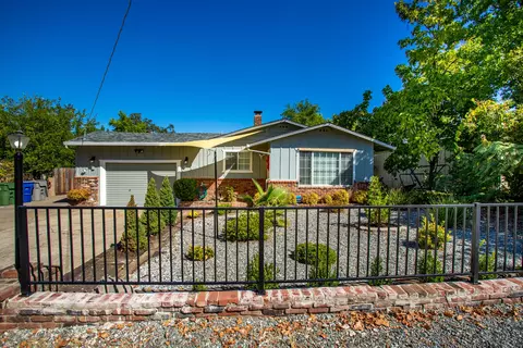 1270 Oakdale Ln, Redding, CA 96002 photo 1