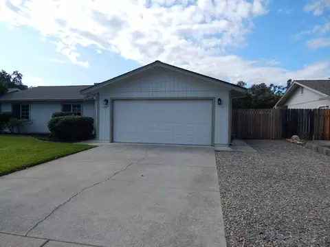 3369 Auburn Dr, Redding, CA 96001 photo 4