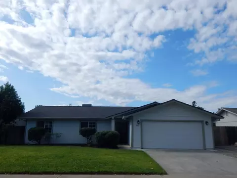 3369 Auburn Dr, Redding, CA 96001 photo 3