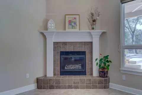 581 Bellagio, Redding, CA 96003 photo 17