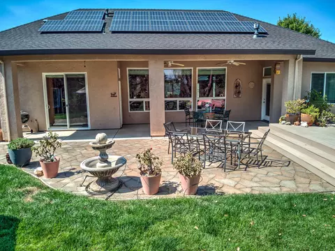 581 Bellagio, Redding, CA 96003 photo 10