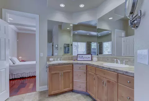 581 Bellagio, Redding, CA 96003 photo 36