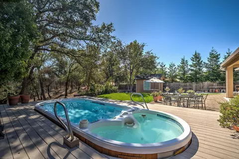 581 Bellagio, Redding, CA 96003 photo 12