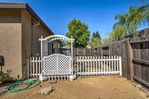 581 Bellagio, Redding, CA 96003 photo 14