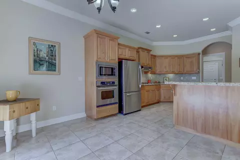 581 Bellagio, Redding, CA 96003 photo 23