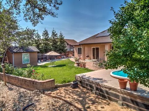 581 Bellagio, Redding, CA 96003 photo 13