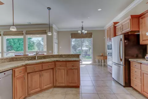581 Bellagio, Redding, CA 96003 photo 22