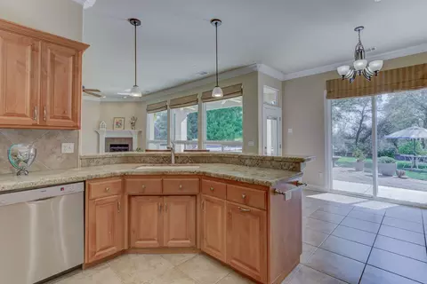 581 Bellagio, Redding, CA 96003 photo 27