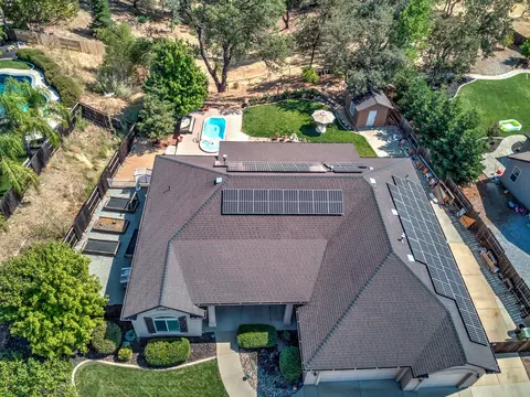 581 Bellagio, Redding, CA 96003 photo 2