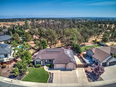 581 Bellagio, Redding, CA 96003 photo 4