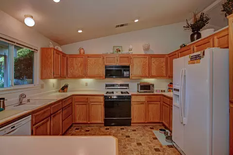 1536 Hominy Way, Redding, CA 96003 photo 17