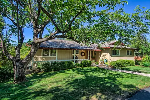 8872 Olney Park Dr, Redding, CA 96001 photo 1
