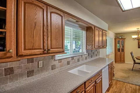 8872 Olney Park Dr, Redding, CA 96001 photo 12