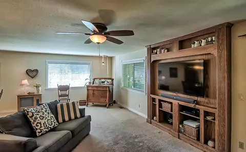 8872 Olney Park Dr, Redding, CA 96001 photo 8