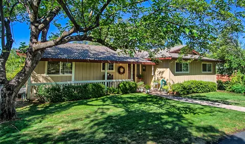 8872 Olney Park Dr, Redding, CA 96001 photo 2