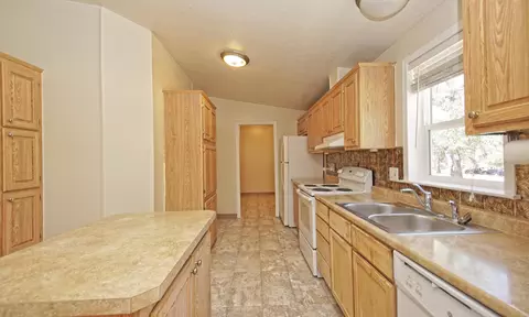 10461 Old Oak Ln, Redding, CA 96003 photo 6