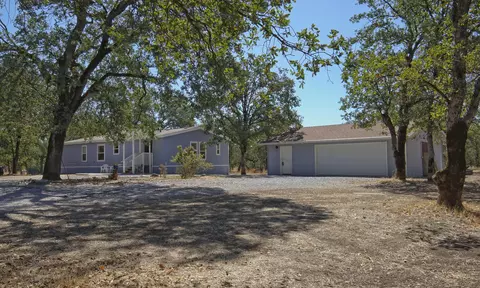 10461 Old Oak Ln, Redding, CA 96003 photo 1