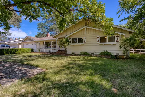 5117 Surrey Dr, Redding, CA 96002 photo 5