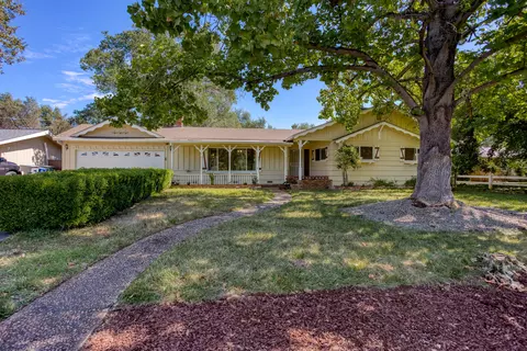 5117 Surrey Dr, Redding, CA 96002 photo 2