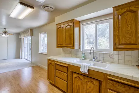 5117 Surrey Dr, Redding, CA 96002 photo 9