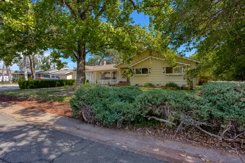 5117 Surrey Dr, Redding, CA 96002 photo 4