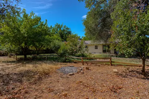 5117 Surrey Dr, Redding, CA 96002 photo 32