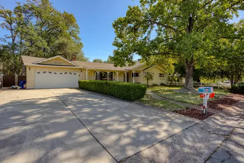 5117 Surrey Dr, Redding, CA 96002 photo 3