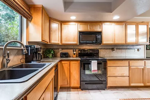 3745 Riverview Dr, Redding, CA 96001 photo 2
