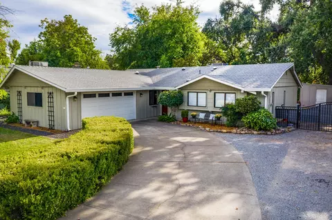 3745 Riverview Dr, Redding, CA 96001 photo 1