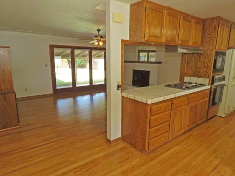 1836 Lindeena Ln, Redding, CA 96002 photo 4