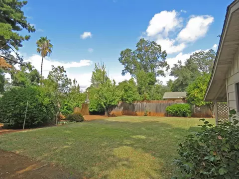 1836 Lindeena Ln, Redding, CA 96002 photo 3
