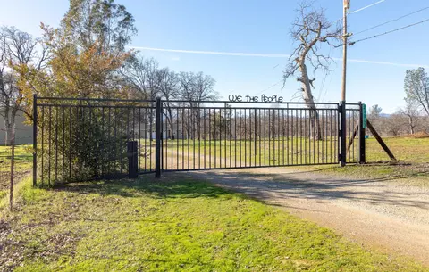 21307 Ruger Ct, Redding, CA 96003 photo 2