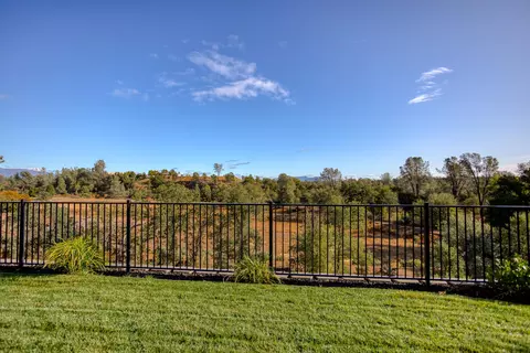 352 Stinson Loop, Redding, CA 96003 photo 2