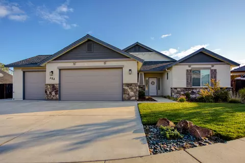 352 Stinson Loop, Redding, CA 96003 photo 1