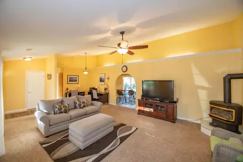 343 Franciscan Trl, Redding, CA 96003 photo 4