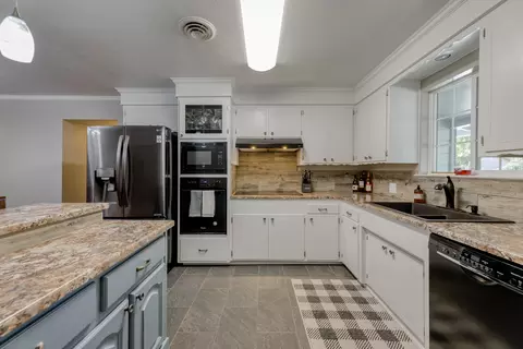 1098 Lorraine Dr, Redding, CA 96002 photo 10