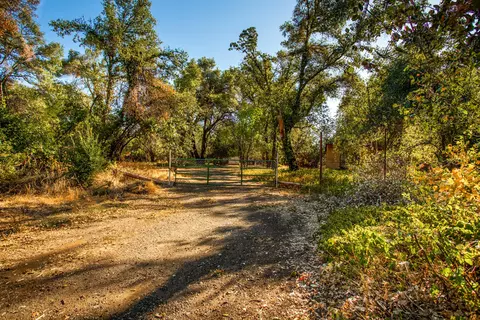 6699 Airport Rd, Redding, CA 96002 photo 1