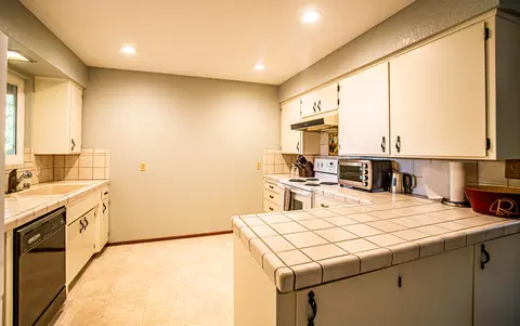 3245 Winding Way, Redding, CA 96001 photo 9