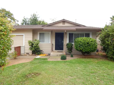 2391 Corona St, Redding, CA 96002 photo 2