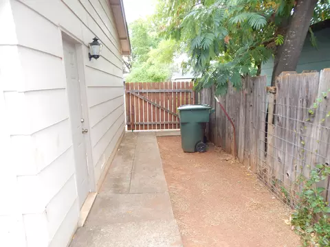 2391 Corona St, Redding, CA 96002 photo 38