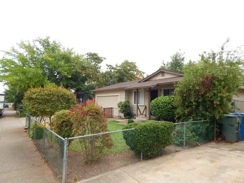 2391 Corona St, Redding, CA 96002 photo 3