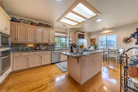 1042 River Ridge Dr, Redding, CA 96003 photo 9