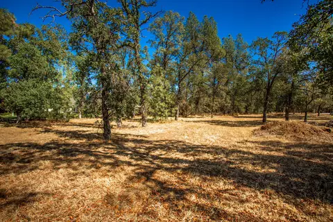 3395 Wimbledon Dr, Redding, CA 96002 photo 9