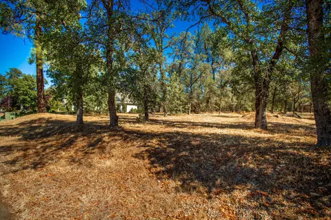 3395 Wimbledon Dr, Redding, CA 96002 photo 8