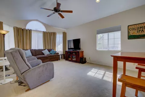 970 Willow Brook Ln, Redding, CA 96003 photo 5