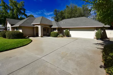 4235 Vista Oaks Ct, Redding, CA 96002 photo 2
