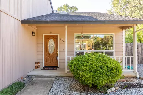 2065 Kildare, Redding, CA 96001 photo 2