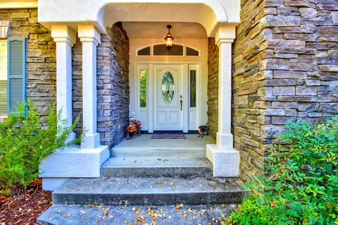 13487 Tierra Heights Rd, Redding, CA 96003 photo 3