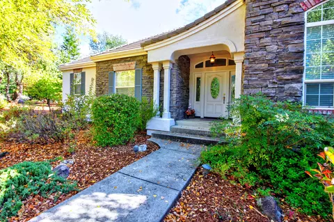 13487 Tierra Heights Rd, Redding, CA 96003 photo 2