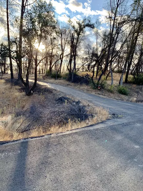 10031 Victoria Dr, Redding, CA 96001 photo 1